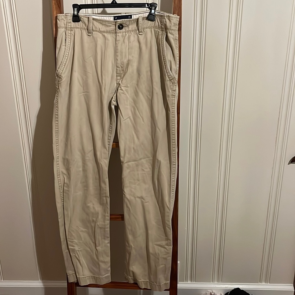 Men’s American Eagle khakis